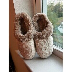 The Original Muk Luks Suzanne Cable Knit Slippers Women’s Size Medium 7-8
